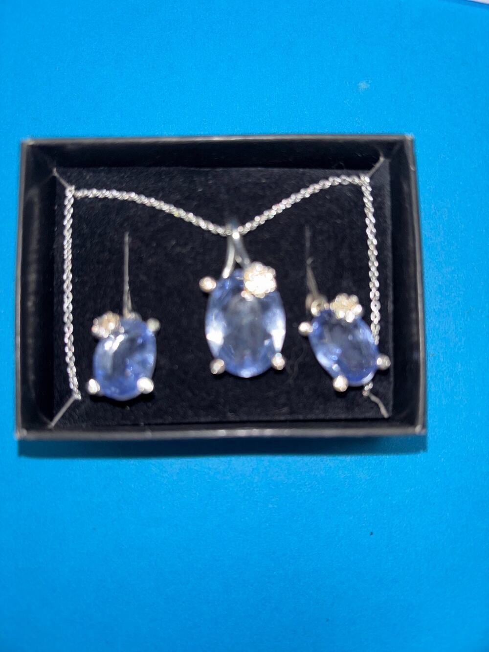 Vintage Avon Ice Blue Crystal Oval Flower Pendant Necklace Drop Earring Box set